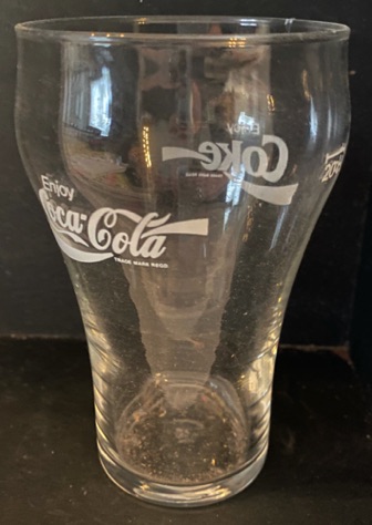 308032-2 € 3,00 coca cola glas witte letters D7 H11,5 cm.jpeg